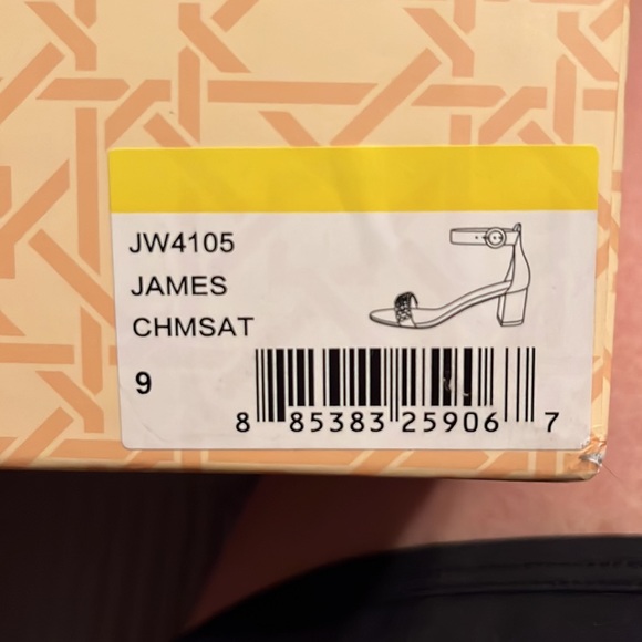 NWOT Jewel Badgley Mischka size 9 bejeweled heels - Picture 8 of 9